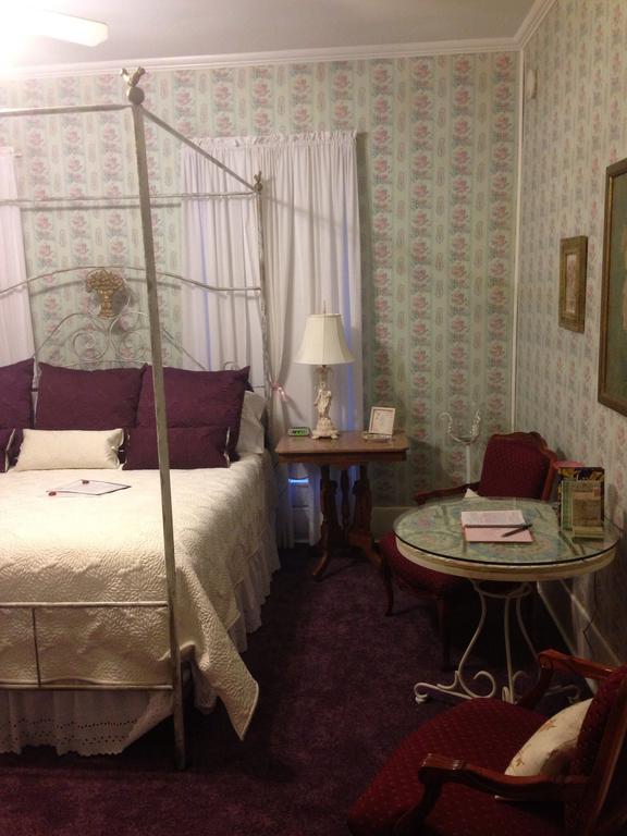 Manor Of Time Bed And Breakfast Granbury Room photo