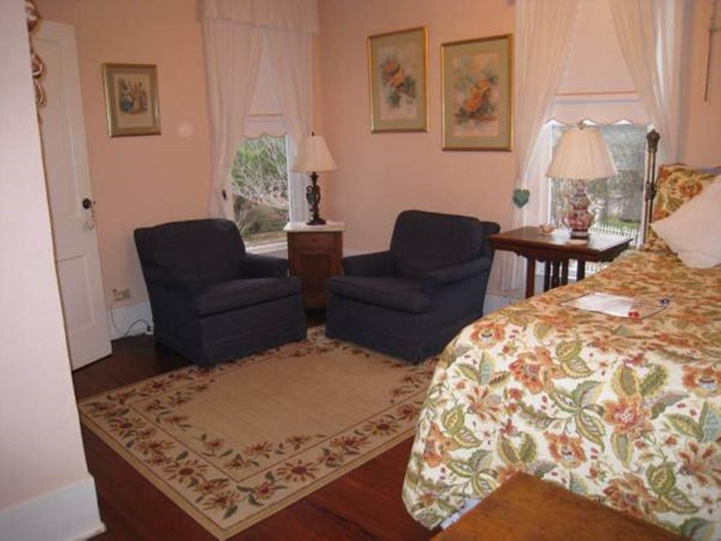 Manor Of Time Bed And Breakfast Granbury Room photo