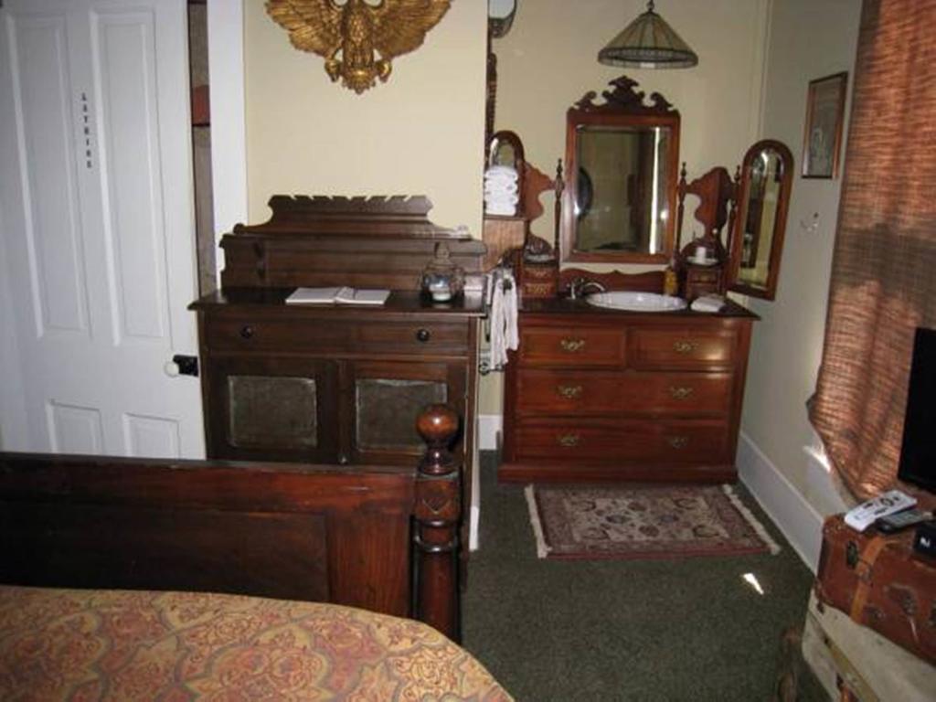 Manor Of Time Bed And Breakfast Granbury Room photo