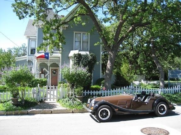 Manor Of Time Bed And Breakfast Granbury Exterior photo